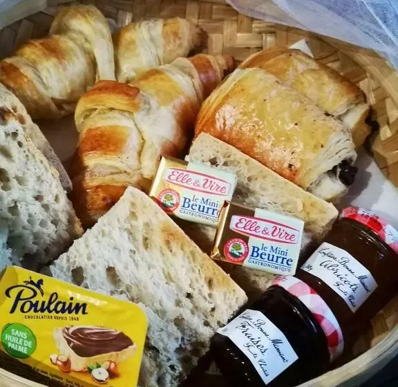 Aamiaismajoitus (B&B) Le Cabanon De Gourdon Bergerie Rénové En Pierre Vue Mer