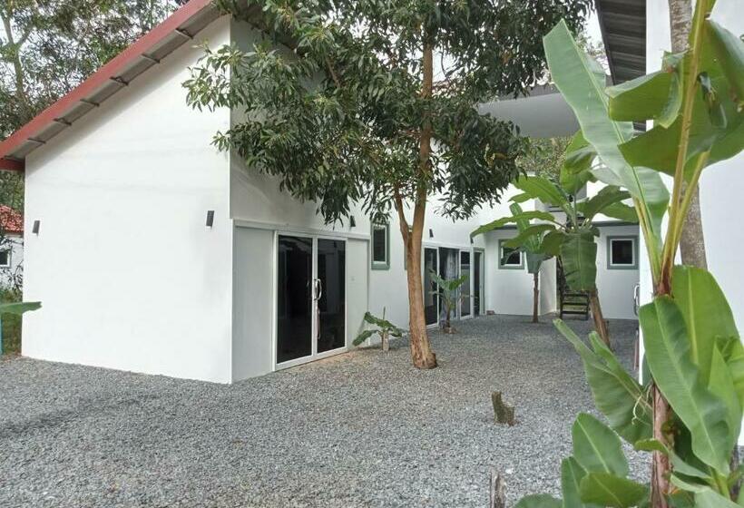 بنسيون Little Escape Guesthouse Nesat