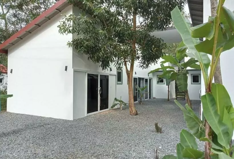 Majatalo Little Escape Guesthouse Nesat