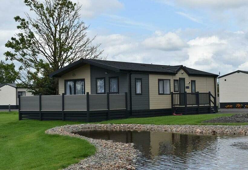 منتجع Green Meadows Country Park