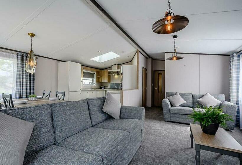 منتجع Green Meadows Country Park