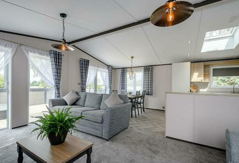 منتجع Green Meadows Country Park