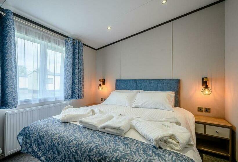 منتجع Green Meadows Country Park