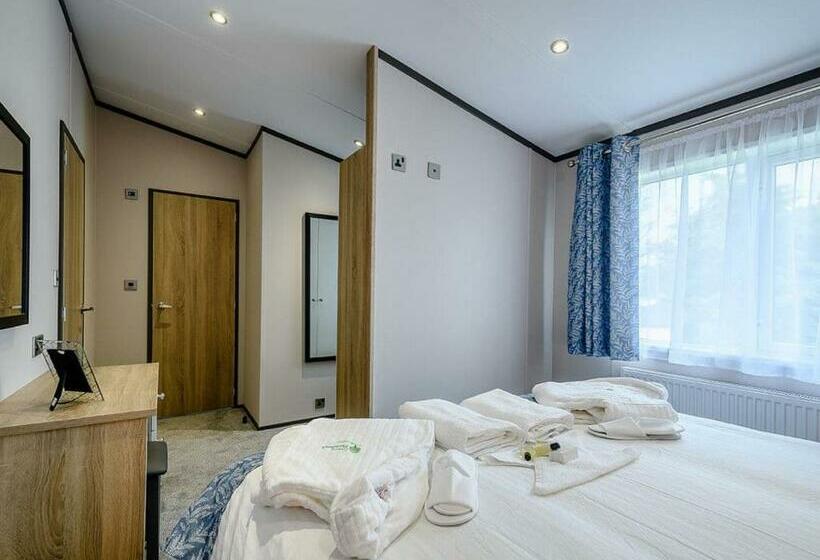 منتجع Green Meadows Country Park