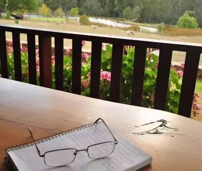 Hotelli Clover Cottage Country Retreat