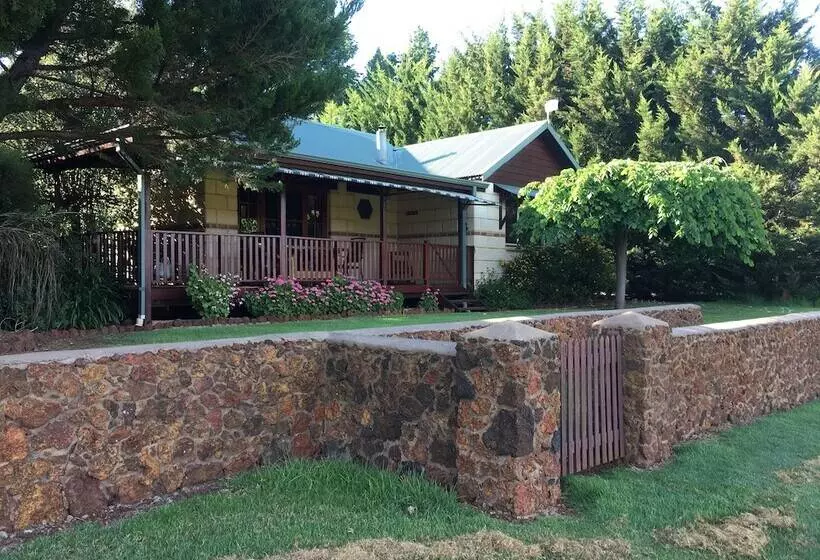 Hotelli Clover Cottage Country Retreat