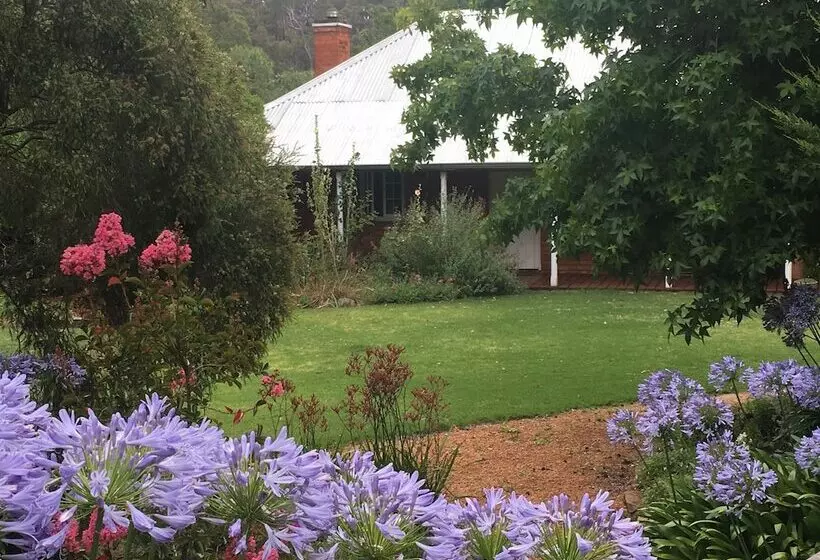 Hotelli Clover Cottage Country Retreat