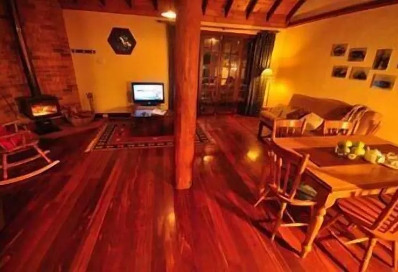 Hotelli Clover Cottage Country Retreat