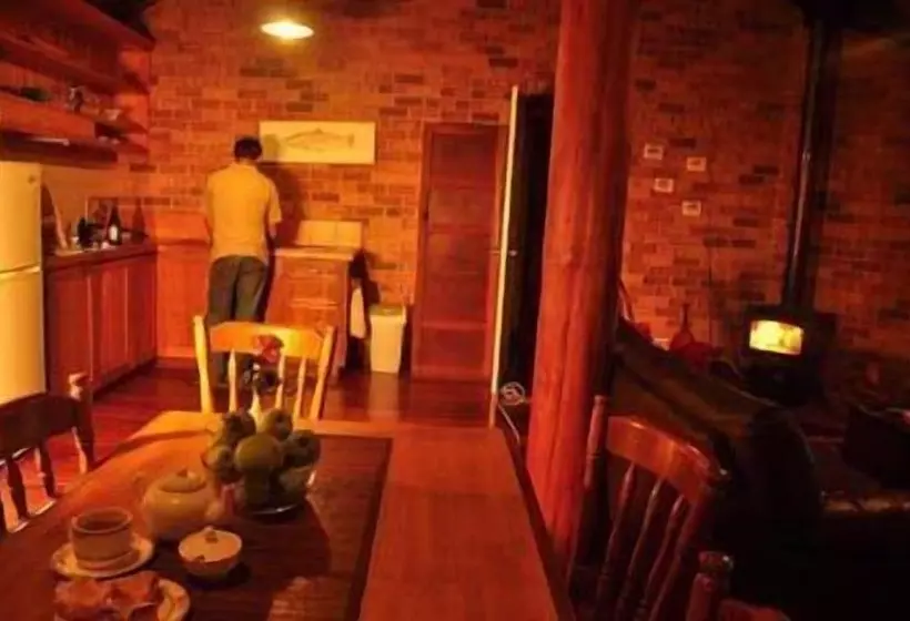 Hotelli Clover Cottage Country Retreat