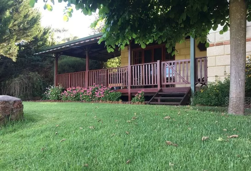 Hotelli Clover Cottage Country Retreat