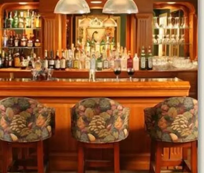 Hotelli Crestmont Inn