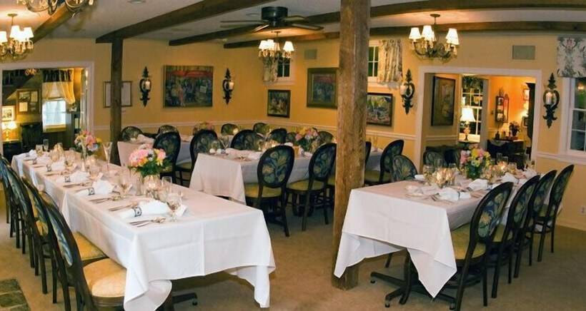 Отель Crestmont Inn