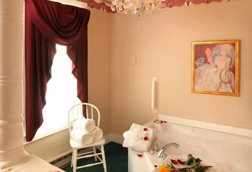 Hotelli Crestmont Inn