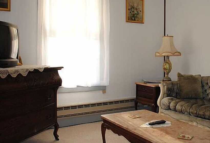 Отель Crestmont Inn