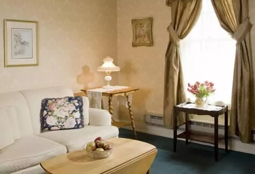 Hotelli Crestmont Inn