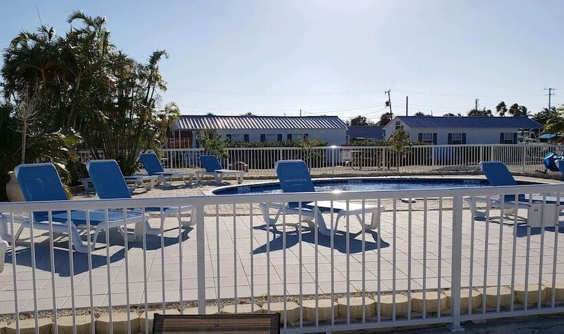 호텔 Old Wooden Bridge Resort & Marina