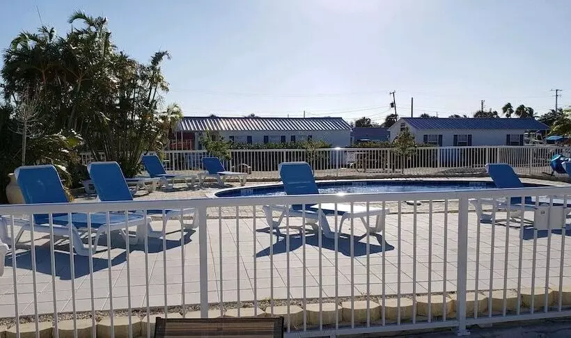 Hotelli Old Wooden Bridge Resort & Marina