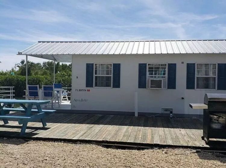 Hotelli Old Wooden Bridge Resort & Marina