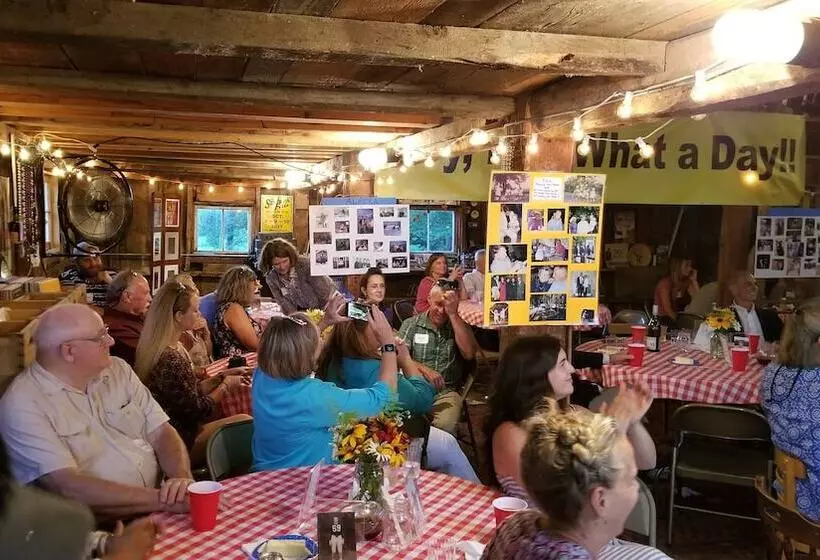 Hotelli The Farmstand Bed & Breakfast