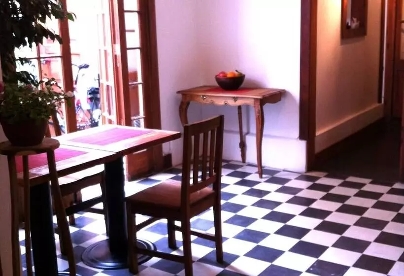 Hotelli Travesia Bed And Breakfast
