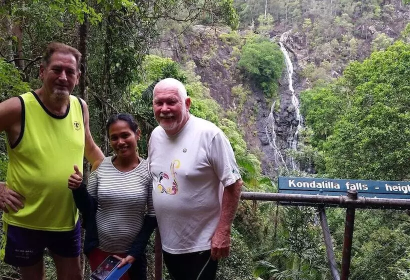 ベッドアンドブレックファースト Hunchy Hideaway