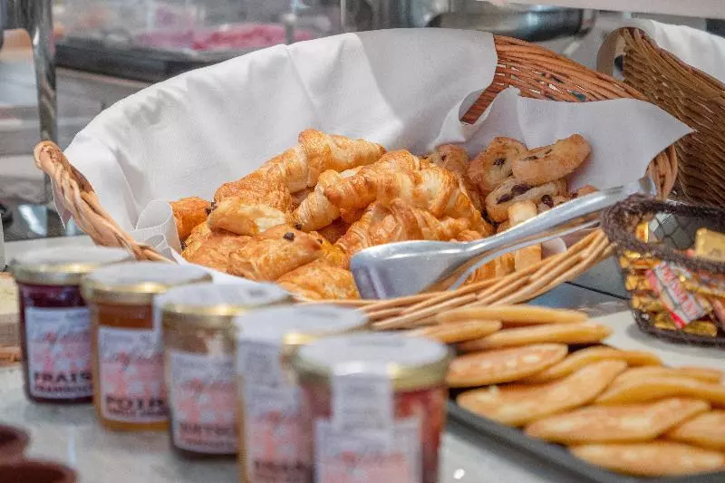 酒店 Logis Hôtel L Orée De Chartres Barjouville