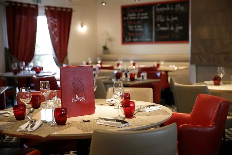 酒店 Logis Hôtel L Orée De Chartres Barjouville