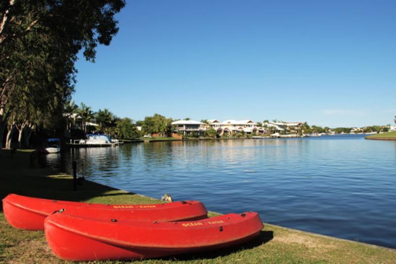 Отель Noosa Entrance Waterfront Resort
