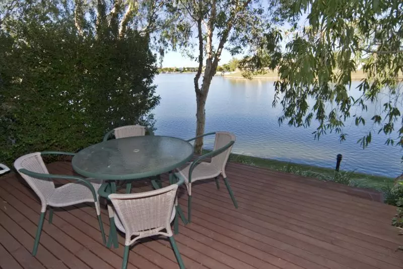 호텔 Noosa Entrance Waterfront Resort