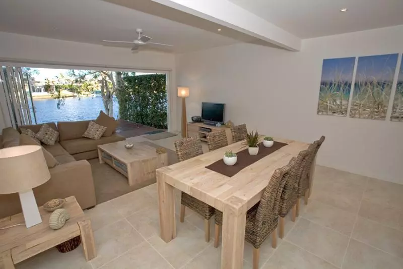 호텔 Noosa Entrance Waterfront Resort