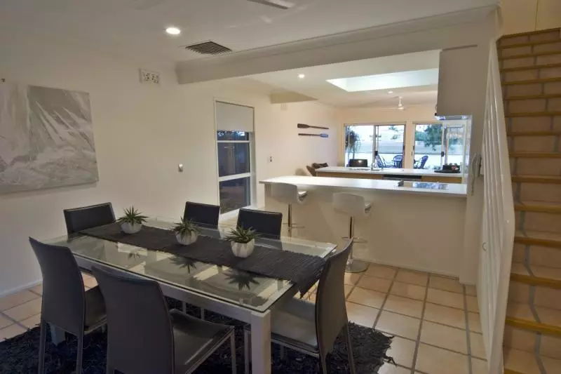 호텔 Noosa Entrance Waterfront Resort