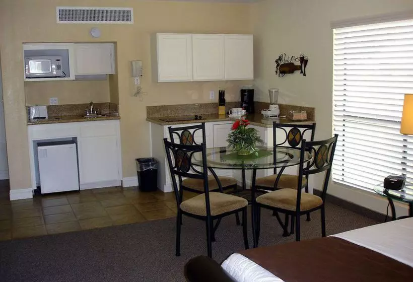 Отель The Inn At Silver Lakes