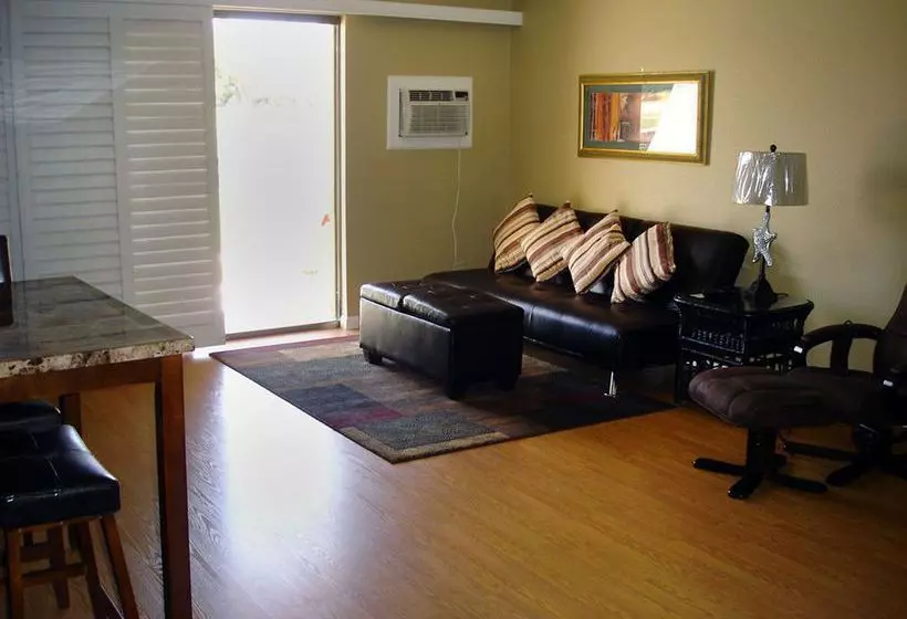 Отель The Inn At Silver Lakes