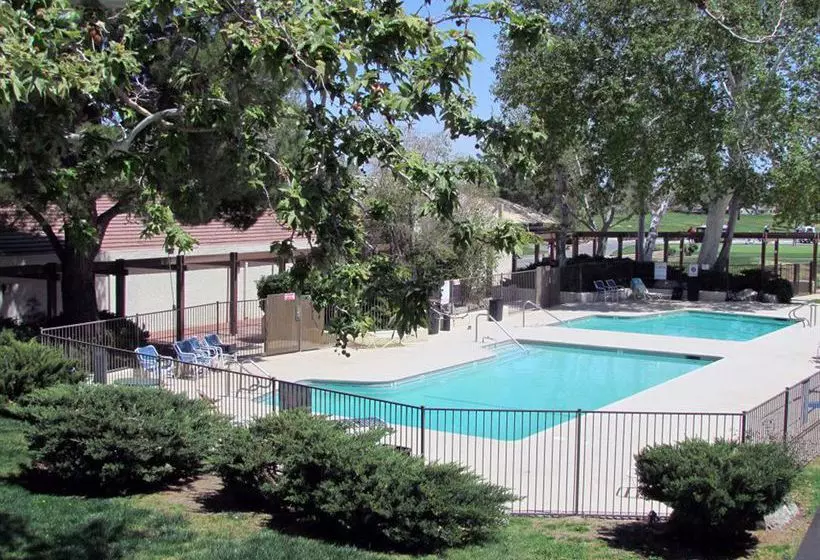 Отель The Inn At Silver Lakes