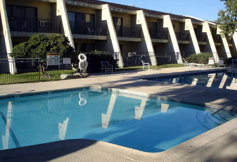 Отель The Inn At Silver Lakes