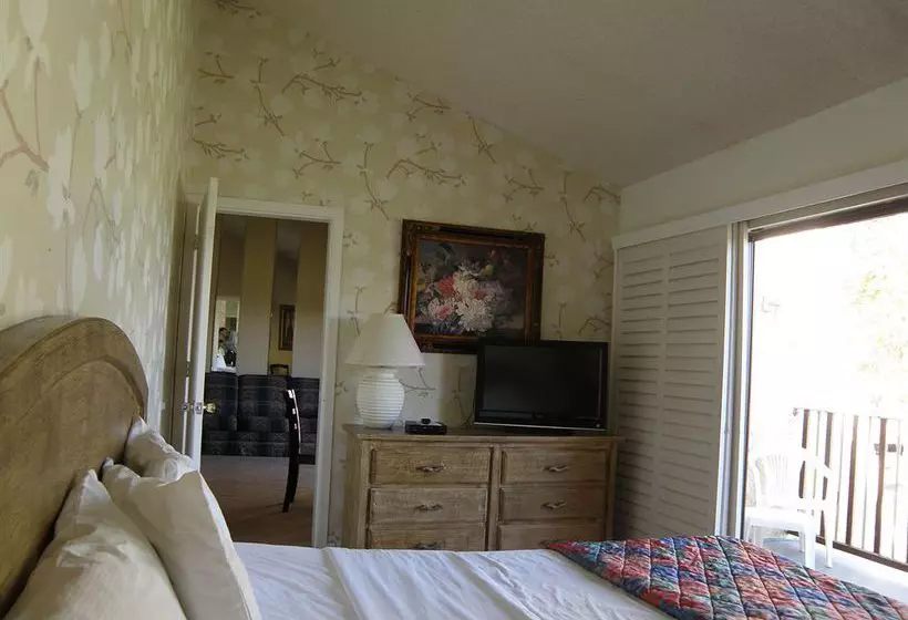 Отель The Inn At Silver Lakes