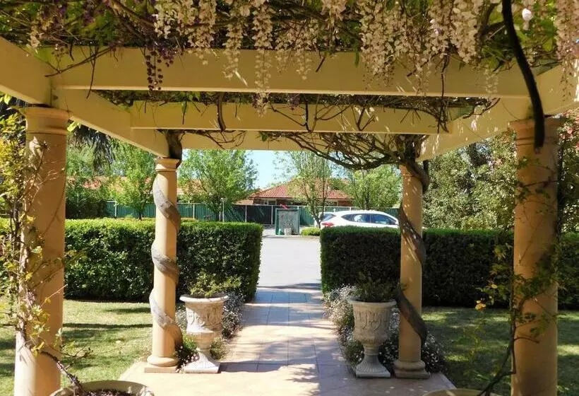 هتل The Lawson Riverside Suites