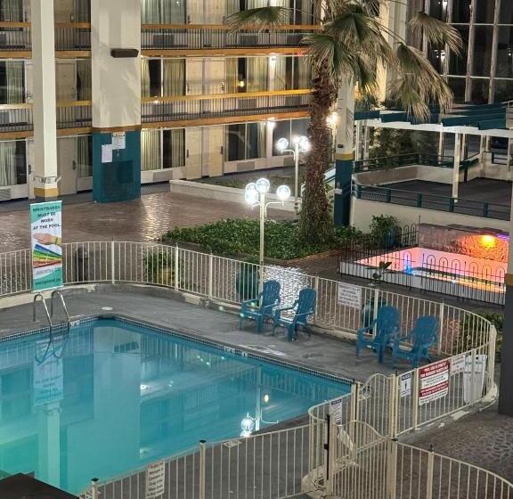 The Lodge Hotel And Banquets