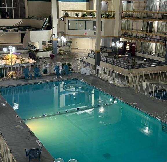 The Lodge Hotel And Banquets