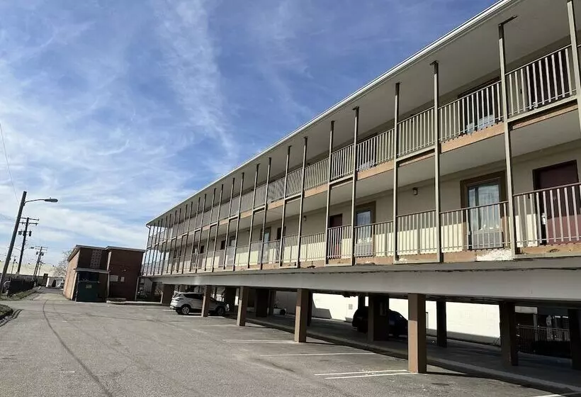 Мотель B More Inn