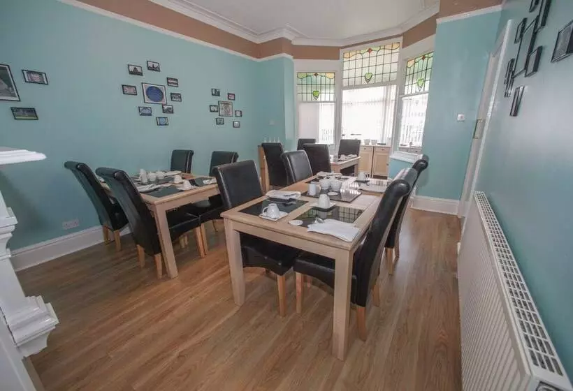 Пансион Tower House Executive Guest House