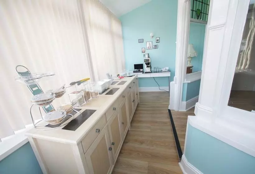 Пансион Tower House Executive Guest House