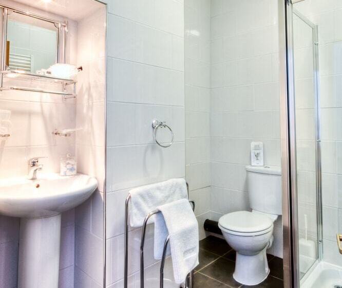 Пансион Tower House Executive Guest House