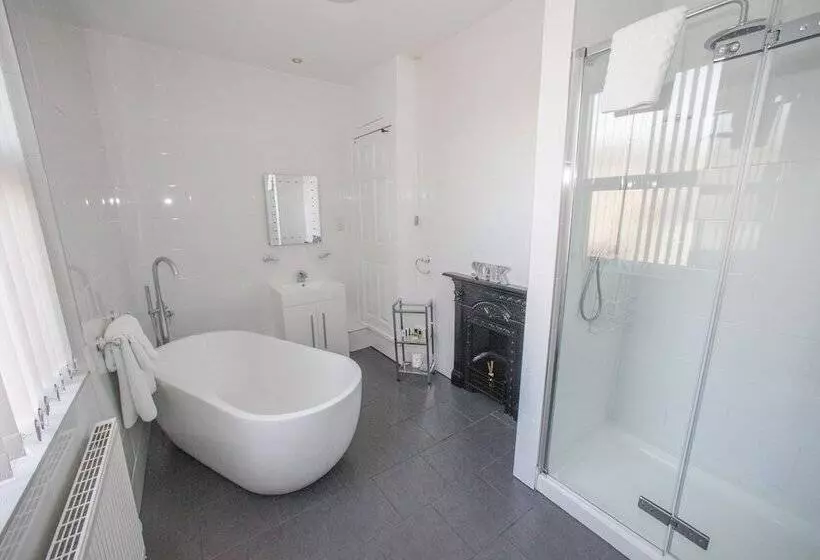 Пансион Tower House Executive Guest House