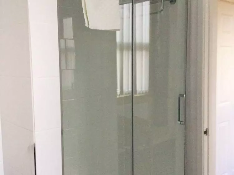 Пансион Tower House Executive Guest House