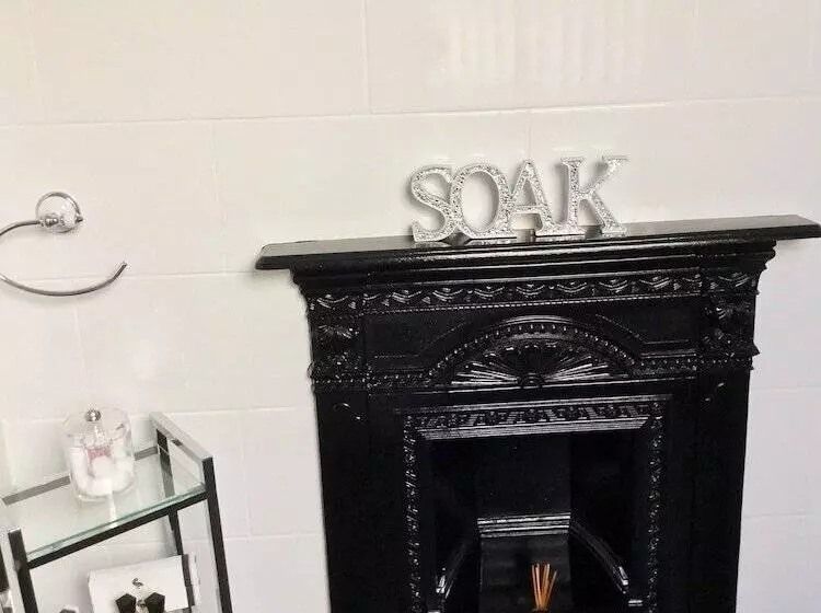 Пансион Tower House Executive Guest House