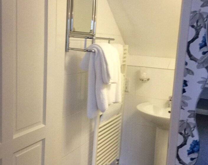 Пансион Tower House Executive Guest House