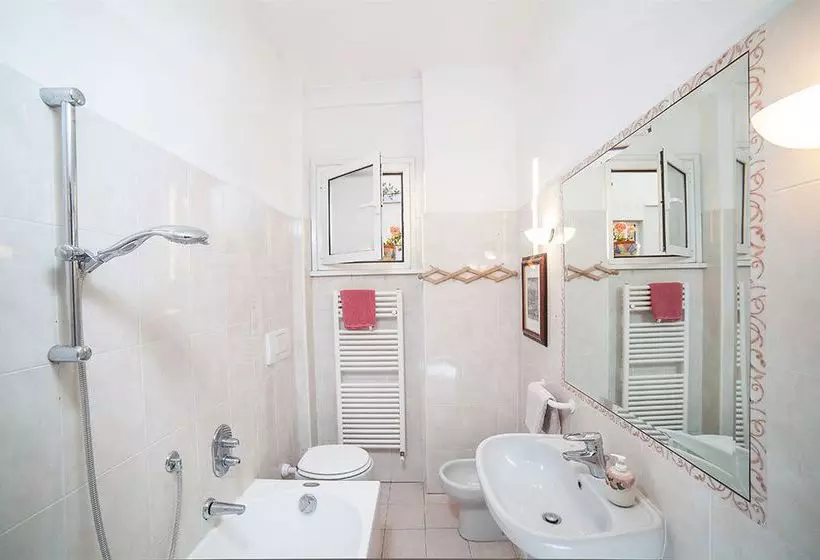 تختخواب و صبحانه A Casa A Testaccio