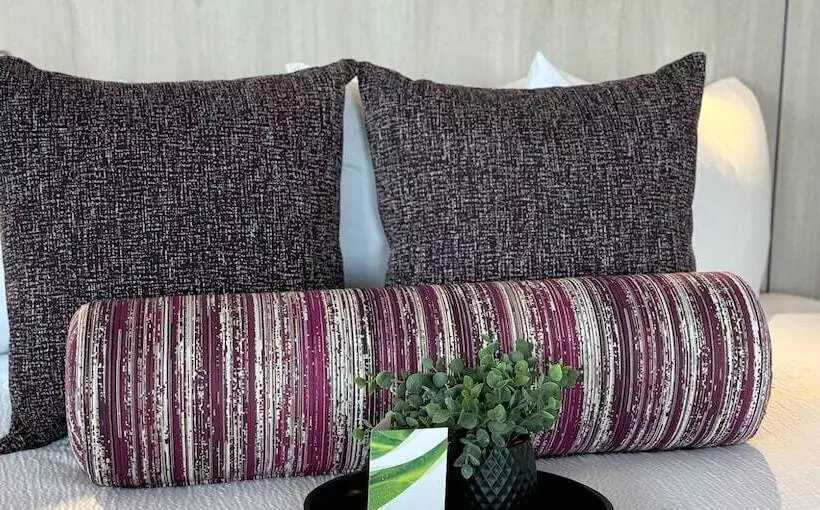 Отель Coast Weyburn