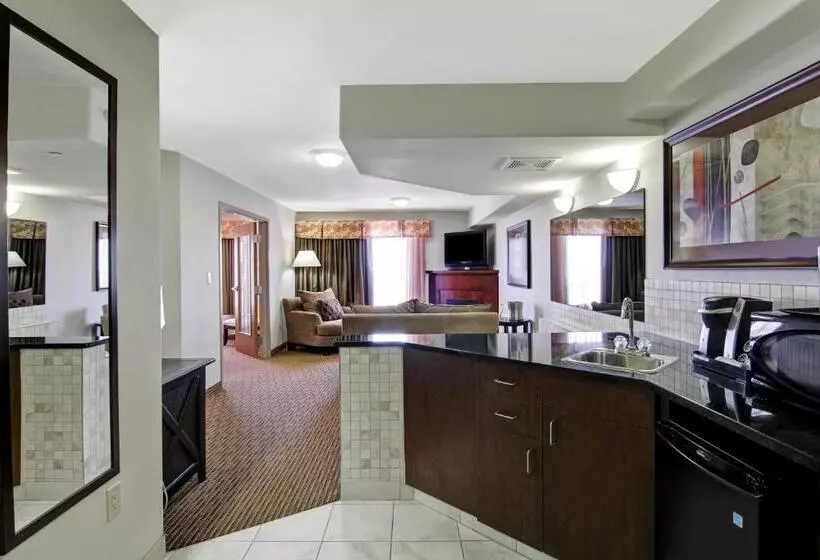 Отель Coast Weyburn